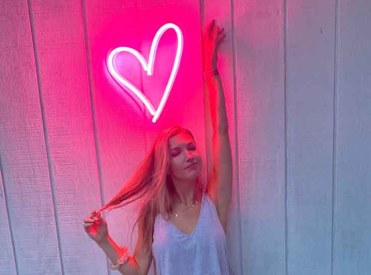Glowing Heart Neon Sign ❤️❤️❤️